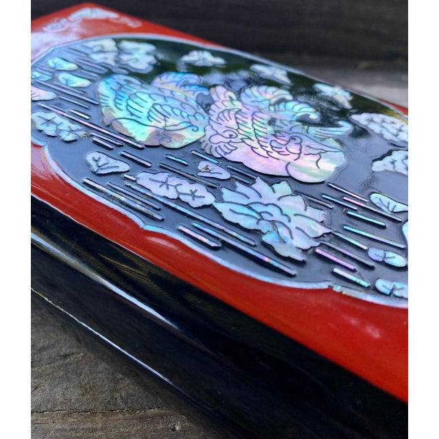 Mid 20th Century Japanese Red & Black Lacquer Cigarette Box With Mother-of-Pearl Inlay & Brass Ash Receiver For Sale - Image 4 of 12