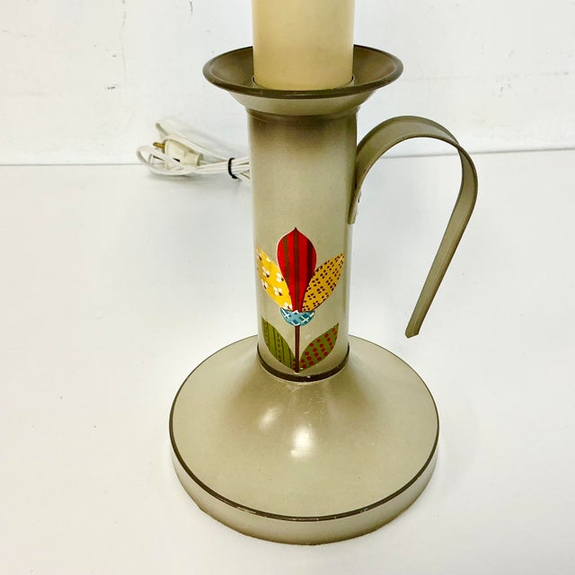 Metal 1950s Vintage Boho Chic Farmhouse Calico Floral Small Tole Table Lamp. For Sale - Image 7 of 13