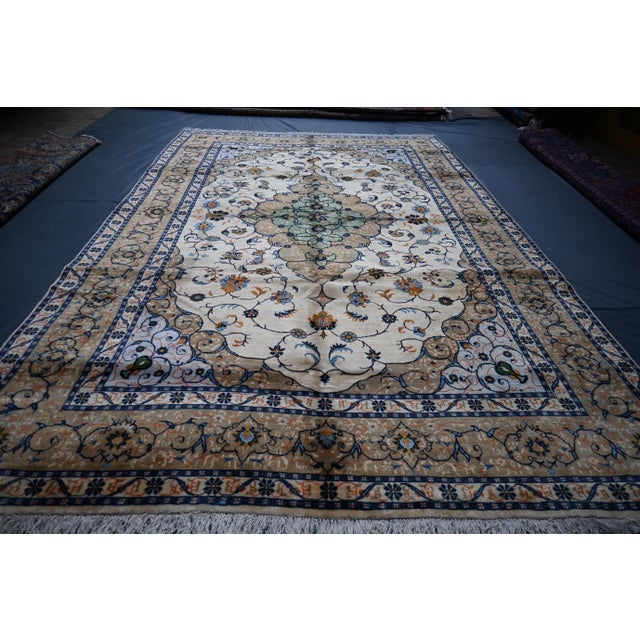 Vintage Persian Tabriz Rug – Floral Medallion, Ivory & Green Accents For Sale - Image 6 of 6