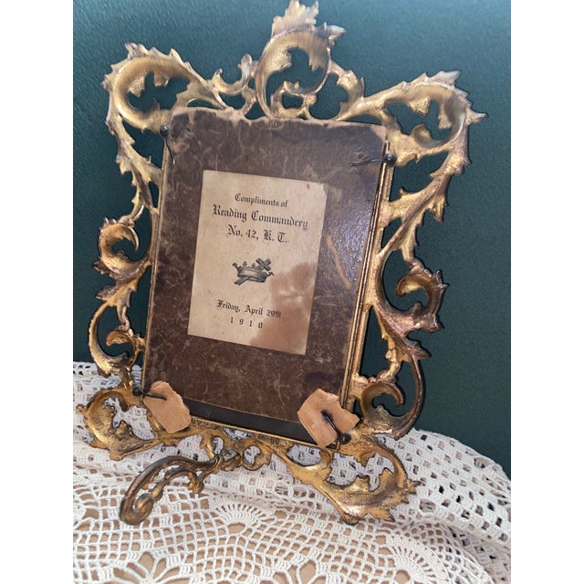Late 19th Century Antique Mirror Glass. Antique Ornate Brass Vanity Mirror With Scrolling Acanthus Leaf Frame. For Sale - Image 5 of 8