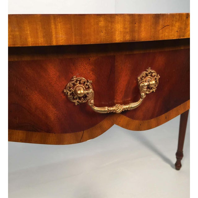 English 1980s Vintage Mahogany and Satinwood Maitland Smith Adams Style Large Demi Lune One Drawer Console Table For Sale - Image 3 of 9