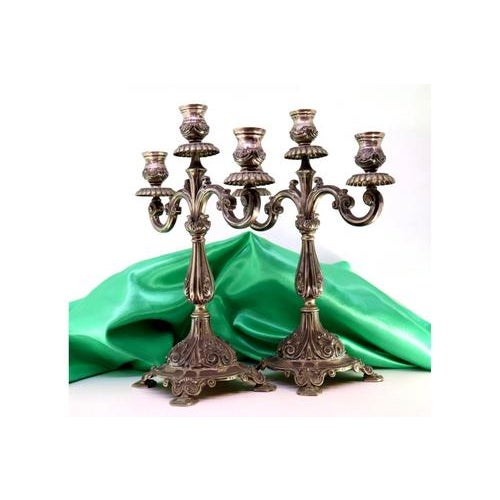 Three-Light Silver Candelabra with Shells and Garlands Resting For Sale - Image 4 of 8