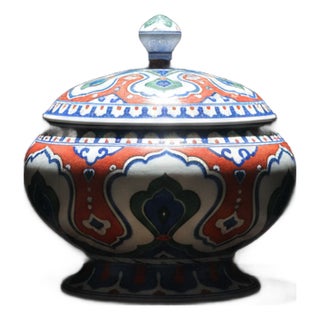 Musée du Louvre Heritage Collection: 16th Century Iznik Quartz Lidded Bowl Replica – Masterpiece Series (Limited Edition) For Sale