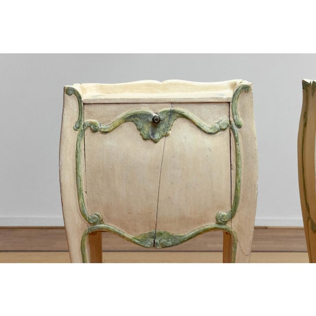 19th Century Swedish Bombay Curved and Painted Nightstands, Set of 2 For Sale - Image 4 of 14