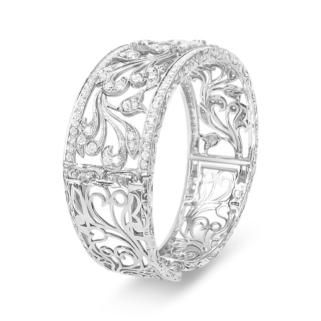 Contemporary 18K White Gold 3 1/4 Cttw Pave Diamond Openwork Floral Filigree Swirl Bangle Cuff Bracelet (H-I Color, VS2-SI1 Clarity) For Sale - Image 3 of 5