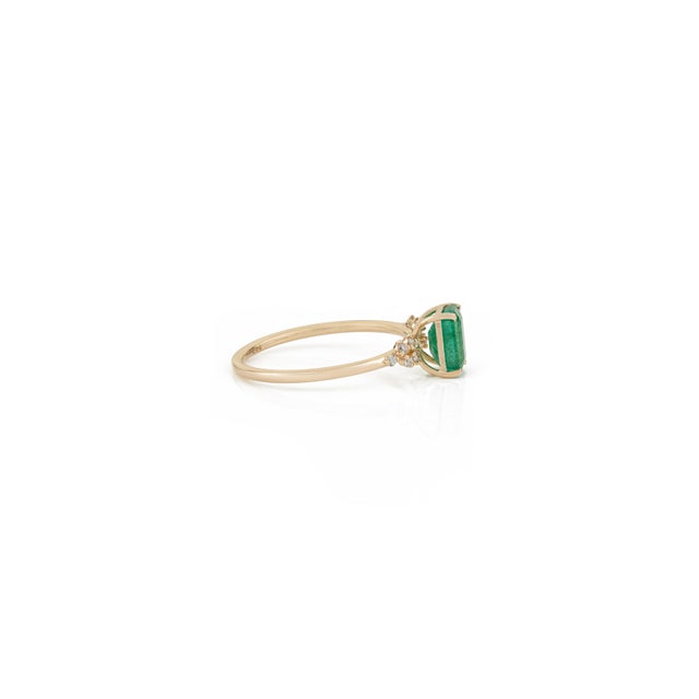 Metal 1.06Carat Emerald and Diamond 14k Yellow Gold Floral Cluster Engagement Ring Size 9 For Sale - Image 7 of 15