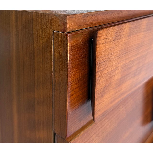 1950s Gio Ponti Singer & Sons Walnut, Rosewood Chest of Drawers Restored For Sale In Miami - Image 6 of 12