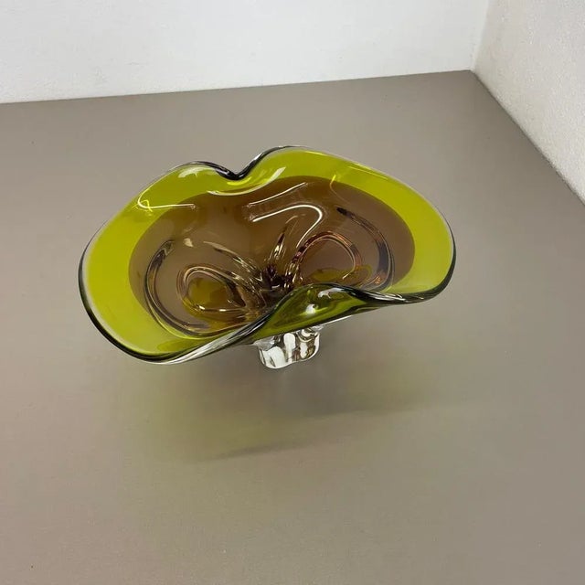 1970s Multicolor Murano Glass Centerpiece Bowl with Shell Element, Murano, Italy, 1970s For Sale - Image 5 of 18