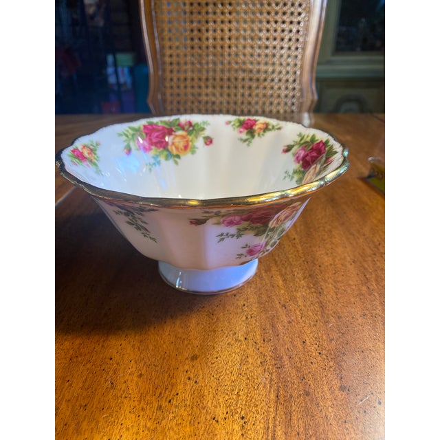 1960s 1960s Royal Albert Old Country Roses 6.5” Footed Bowl For Sale - Image 5 of 12