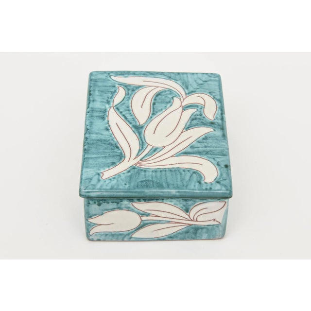 Modern Vintage Raymor Ceramic Turquoise and White Flower Lidded Box Italian For Sale - Image 3 of 11