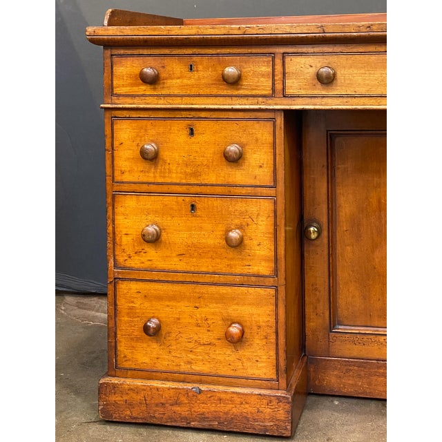 Large English Pedestal Desk With Kneehole Cabinet of Mahogany For Sale In Austin - Image 6 of 11