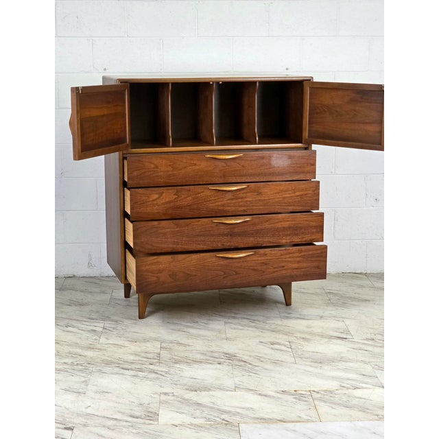 Lane Furniture Mid 20th Century Lane Perception MCM Gentlemans Chest For Sale - Image 4 of 5