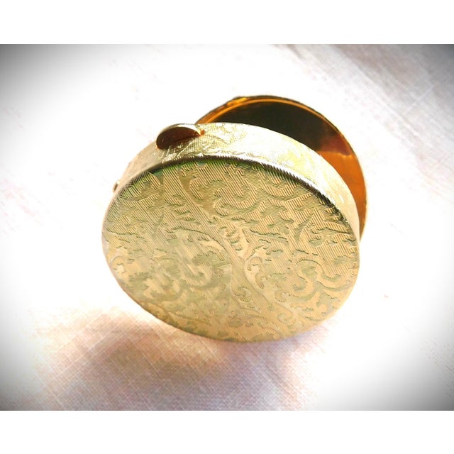 1980s Vintage Gold Profile Cameo Pill, Trinket, Ring Box For Sale - Image 5 of 13