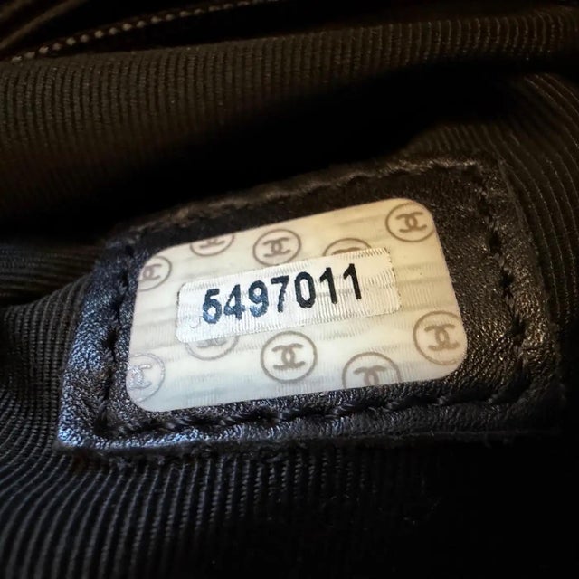 A Rare 2000s Black Caviar Leather and Bakelite Top Handle Bag by Chanel For Sale - Image 12 of 15