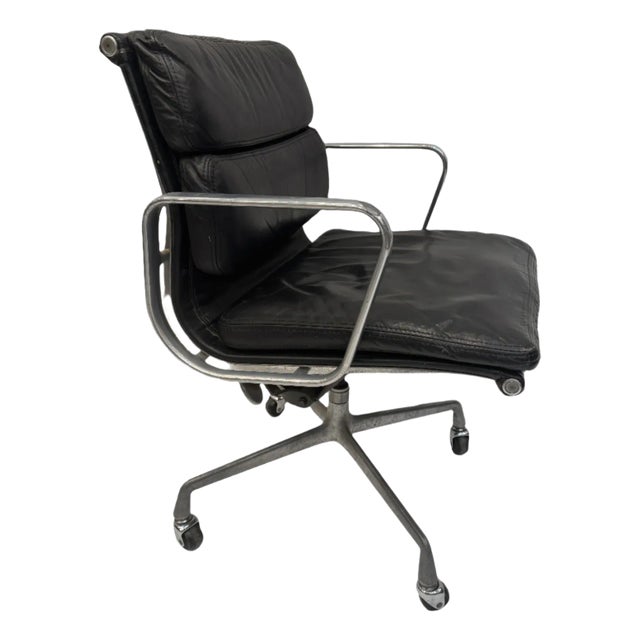 Original Herman Miller Aluminum Eames Soft Pad Group Management Executive Desk Chair Circa 1983 For Sale