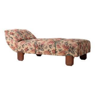 Modernist Daybed with Floral Upholstery attributed to Jindrich Halabala, Former Czechoslovakia, 1950s For Sale