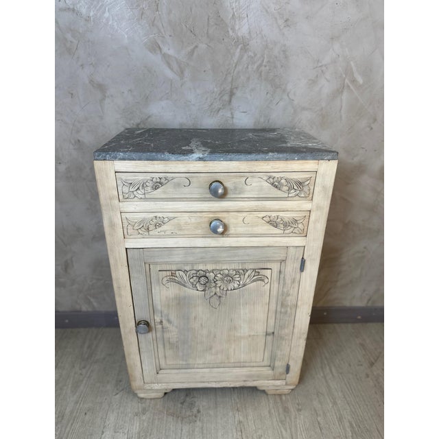 Charming small Art Deco fir cabinet dating from the first half of the 20th century. Completely sandblasted, it now boasts...