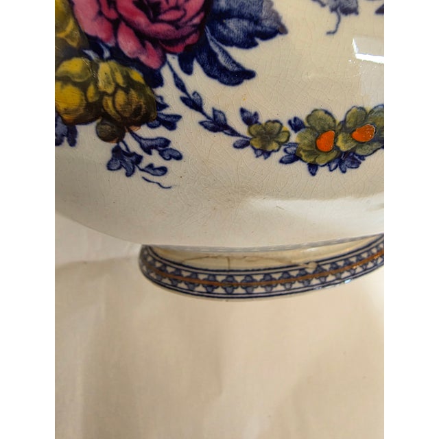 Pair of Wedgwood Tureens Grosvenor Pattern For Sale - Image 11 of 13