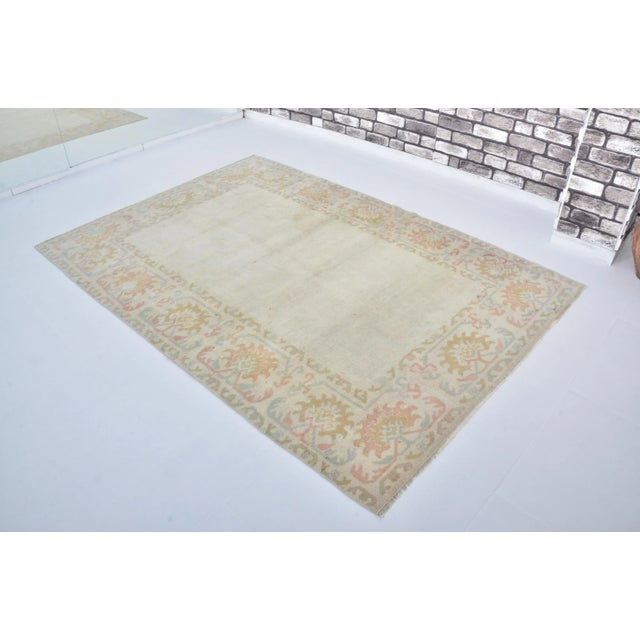 1960s Natural Ecru Color Oushak Handmade Wool Faded Rug For Sale In Phoenix - Image 6 of 11