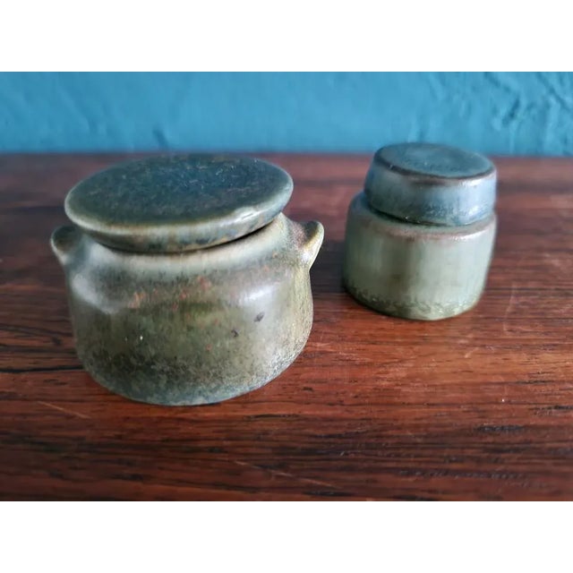 1950s Miniature Ceramic Bowls with Covers by Carl-Harry Stålhane for Rörstrand, Sweden, 1950s, Set of 2 For Sale - Image 5 of 6