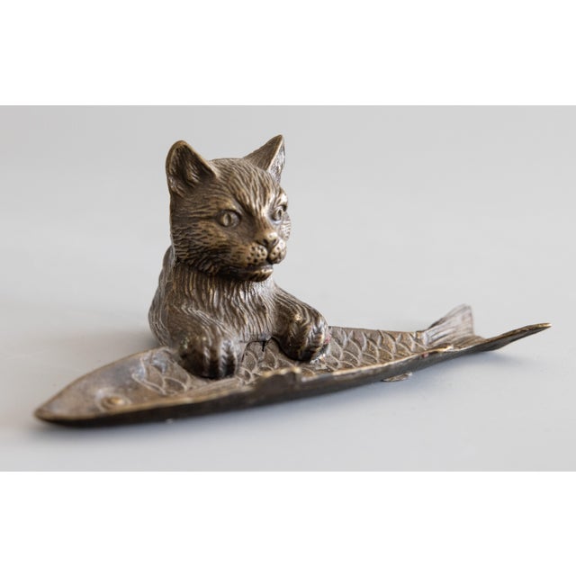 A superb antique French bronze cat and fish pen tray, circa 1930. This charming tray has a finely detailed bust of a cat...