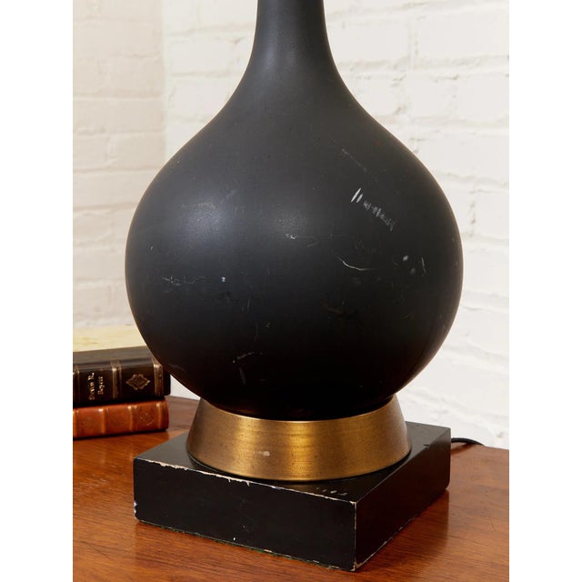 1960s Mid Century Modern American Black Ceramic Lamp With Brass and Wood Base For Sale - Image 9 of 9