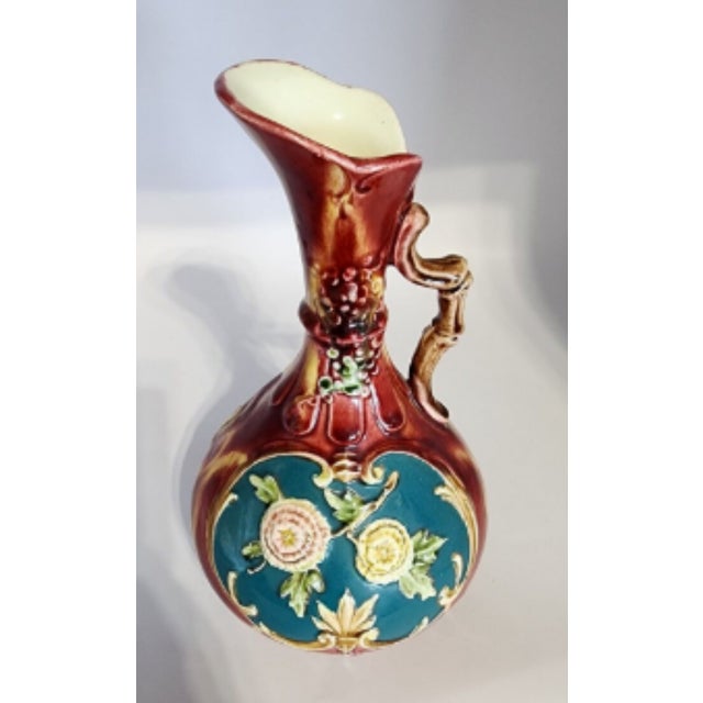 1910s Pretty Antique English Art Nouveau 8" Porcelain Majolica Ewer Pitcher For Sale - Image 5 of 6