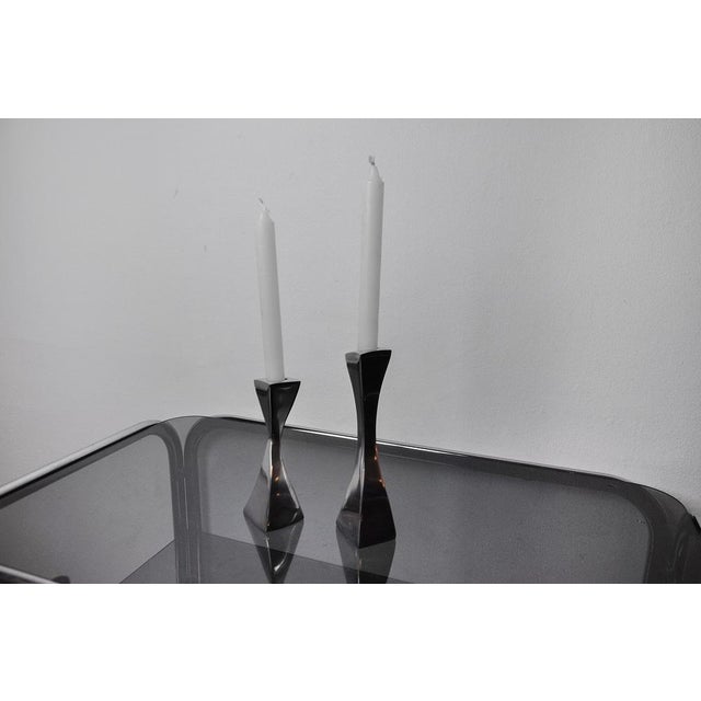 Hollywood Regency Swan Candlesticks attributed to Matthew Hilton, England, 1980, Set of 2 For Sale - Image 3 of 9