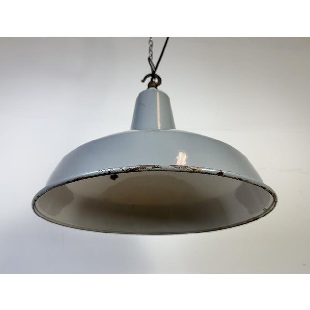 British Industrial Grey Enamel Factory Pendant Lamp, 1960s For Sale - Image 6 of 17