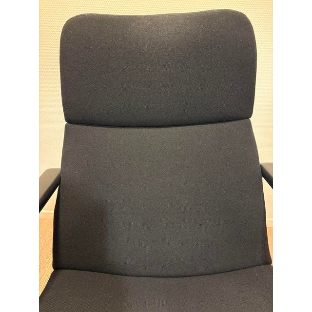 Model F141 Swivel Chair in Black Upholstery with Skai Armrests attributed to Geoffrey Harcourt for Artifort, 1970s For Sale - Image 6 of 8
