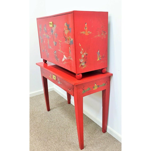20th century red lacquer barqueno with Japanese style design. Fine painted motif in gold gilt, brass fitting, beautiful...