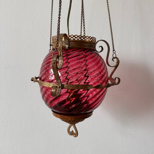 Antique Late 19th Victorian Ruby Swirl Pull-Down Oil Burning Lamp Converted to Electricity For Sale - Image 4 of 6