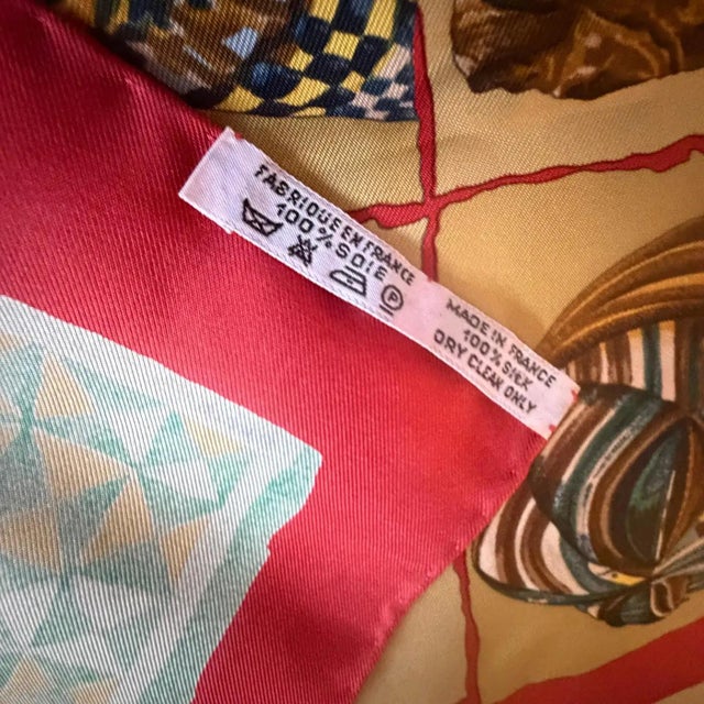 A 1982 Full Set Hermes Carrè Silk Scarf Masques Et Casques by Julia Albadie For Sale - Image 15 of 18