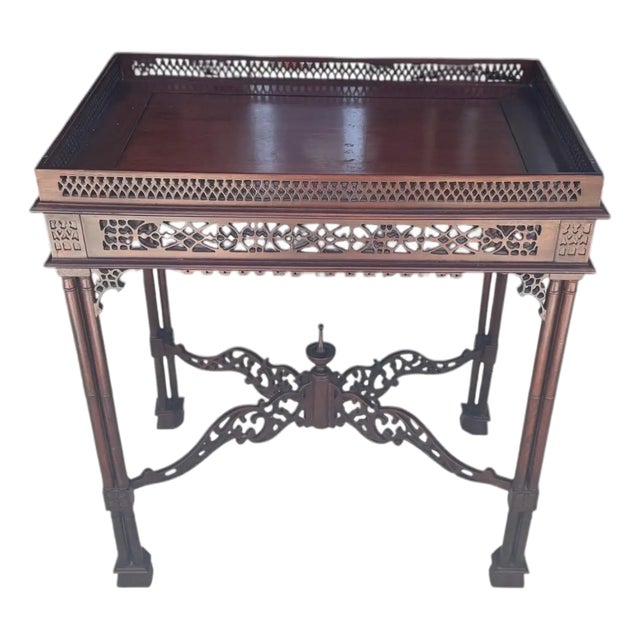 Late 20th Century Elegantly Mahogany Chippendale Style Accent Table For Sale