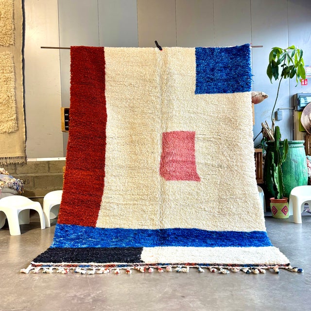 Prepare to be captivated by the sheer elegance and artisanal excellence of our Modern Handwoven Moroccan Beni Ourain...