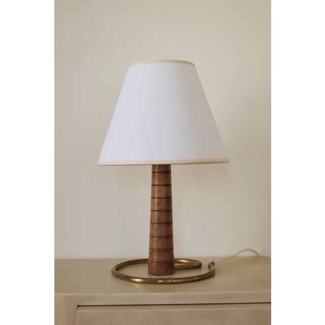 Beautiful Wood and Brass Swedish Mid-century Table Lamp by unknown maker. Circa 1940/50s it has a wooden lamp arm with...
