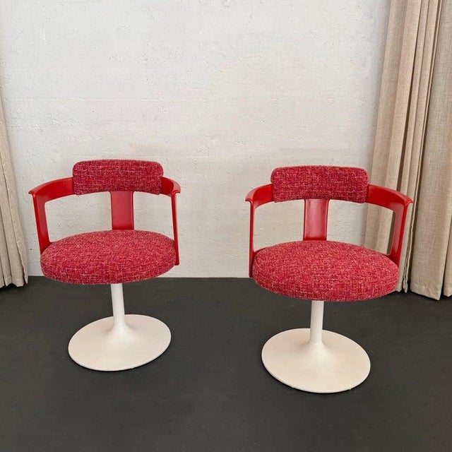 1970s Pair of Mid-Century Modern Raspberry Tulip Accent Chairs by Daystrom For Sale In New York - Image 6 of 8