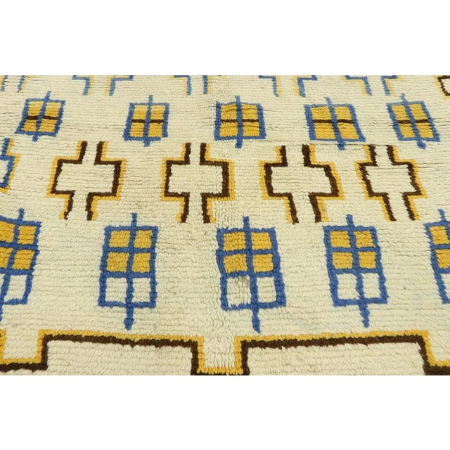 Berber Tribes of Morocco Vintage Moroccan Azilal Rug - 04'07 x 10'06 For Sale - Image 4 of 10