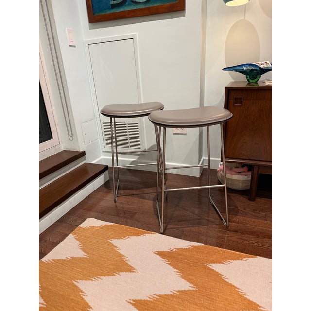 Cappellini Two Jasper Morrison Padded Leather Stools W/ 2 Bonus Hi Pad Seat Pads For Sale - Image 4 of 7