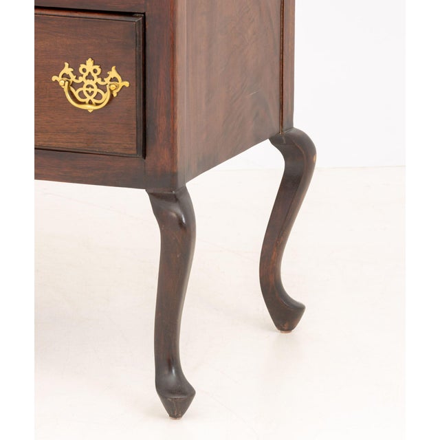 Queen Anne Style Mahogany Sideboard For Sale In New York - Image 6 of 9