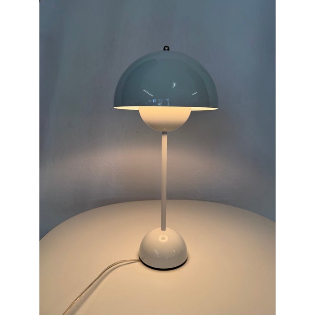 1990s Danish FlowerPot VP3 Table Lamp in White by Verner Panton for &Tradition, 1980s For Sale - Image 5 of 6