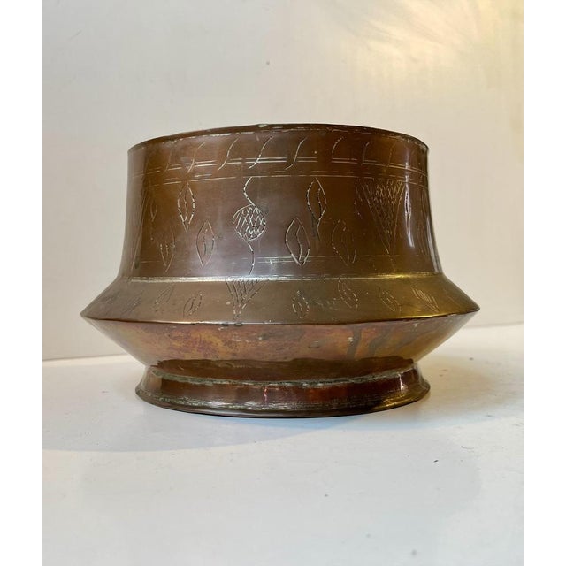 Copper Antique 19th Century Islamic Middle Eastern Bowl in Engraved Copper For Sale - Image 8 of 8