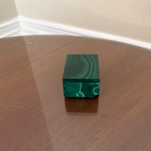 beautiful hand crafted malachite box in good condition, hard to find a box with the lid. good look and good size