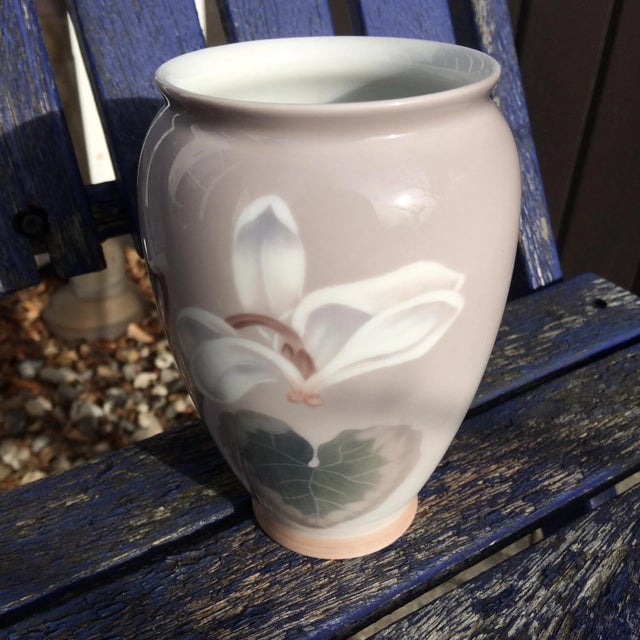 Vintage Danish Porcelain Vase from Bing & Grondahl, 1950s, in Flawless conditions. Designed 1950 to 1959