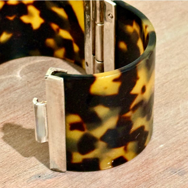 Ralph Lauren Faux Tortoise and Silver Cuff For Sale In New York - Image 6 of 7