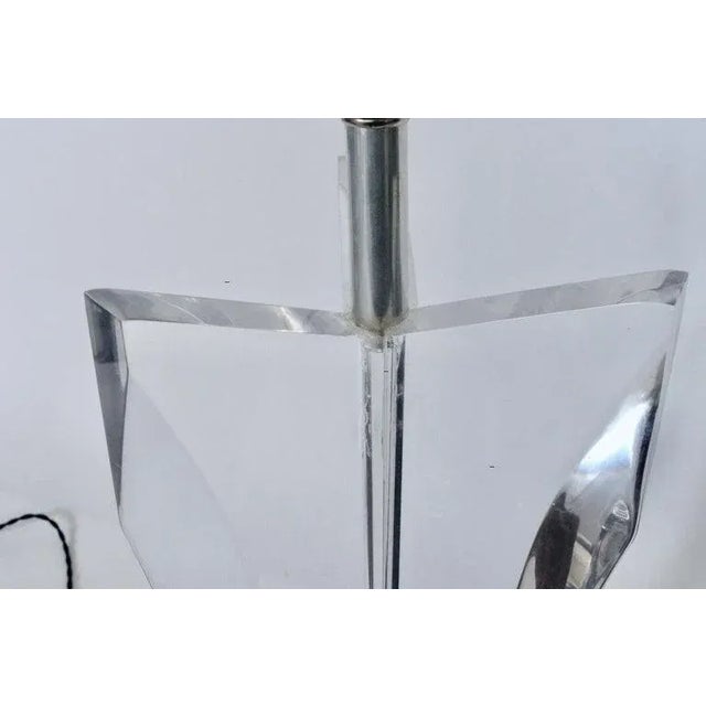 1970s Tall Herbert Ritts Astrolite Clear Lucite "Tri Fin" Table Lamp For Sale - Image 11 of 13