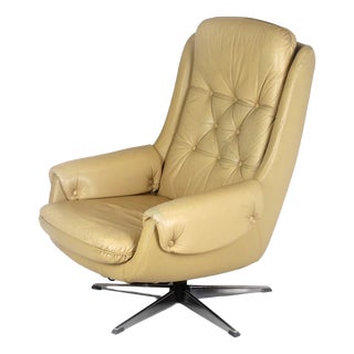 Vintage Finnish Leather Swivel Lounge Chair with Adjustable Recline from Peem, 1970s For Sale
