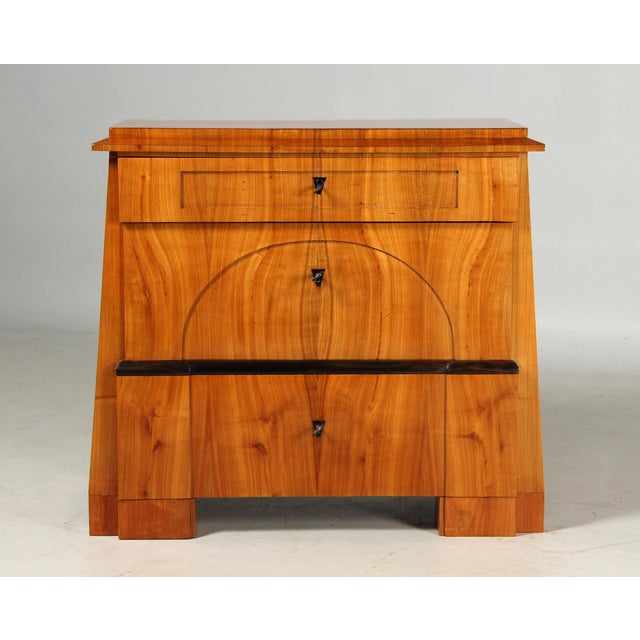 Antique Biedermeier Chest of Drawers in Cherry, 1825 For Sale - Image 4 of 10