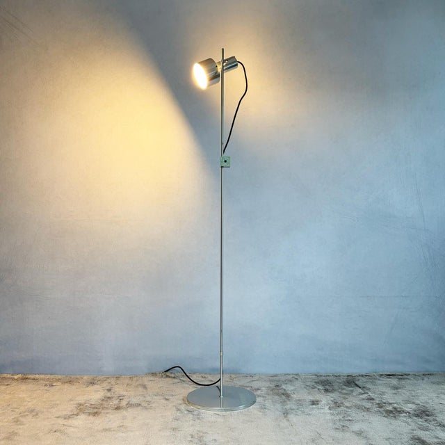 Mid-Century Modern Model FA1 Floor Lamp in Polished Aluminium by Peter Nelson for Architectural Lighting LTD., 1967 For Sale - Image 3 of 12