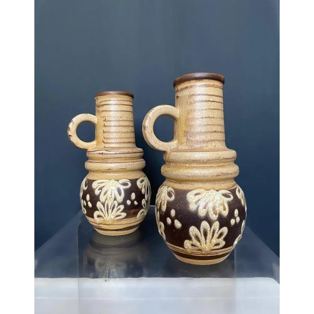 1960s West German Medium Handled Brown & Cream Model 428 26 Vases with Flowers from Scheurich Keramik, 1960s, Set of 2 For Sale - Image 5 of 5